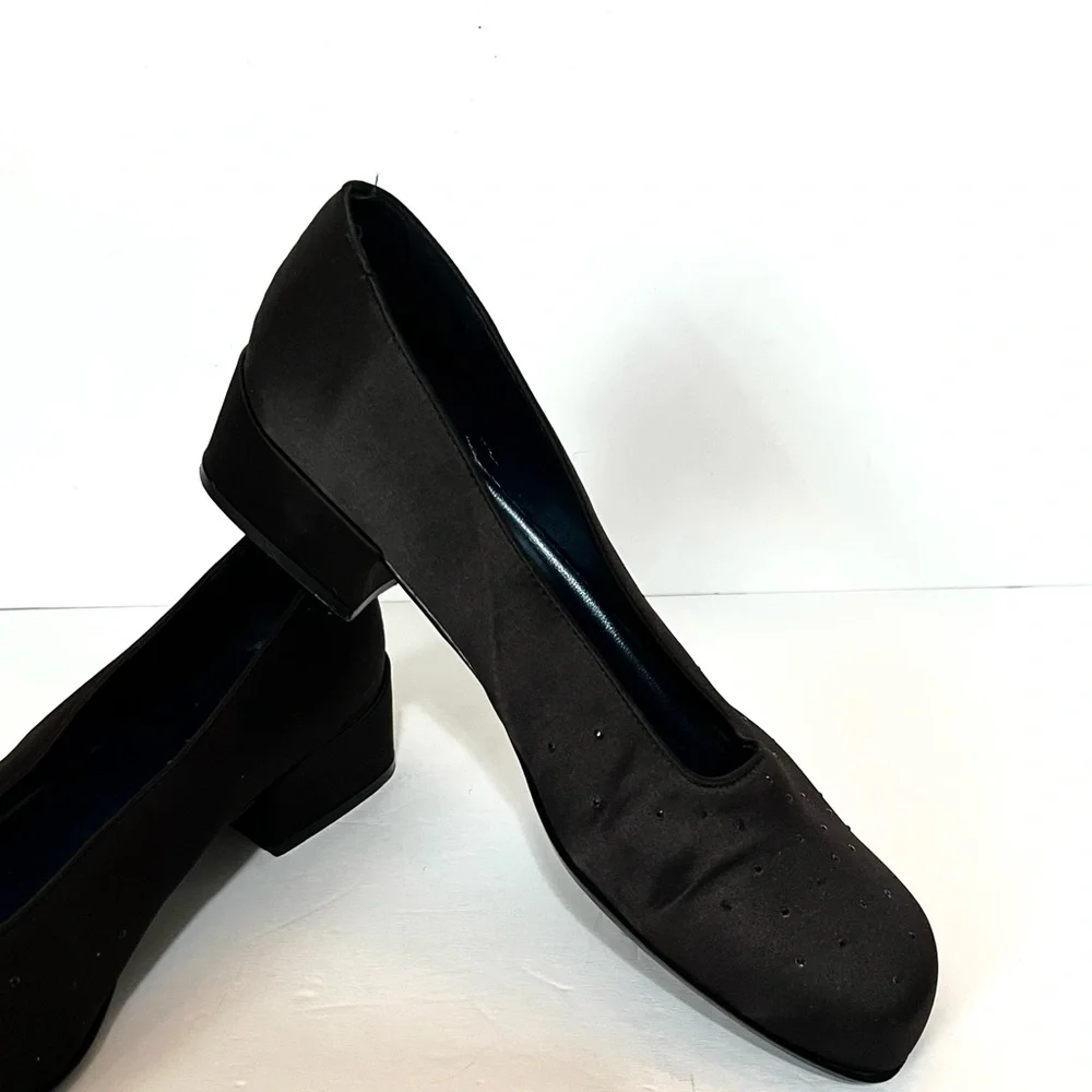 Kenneth Cole Reaction New Beginnings Black Beaded Satin Flat Shoe Slip On Size 8